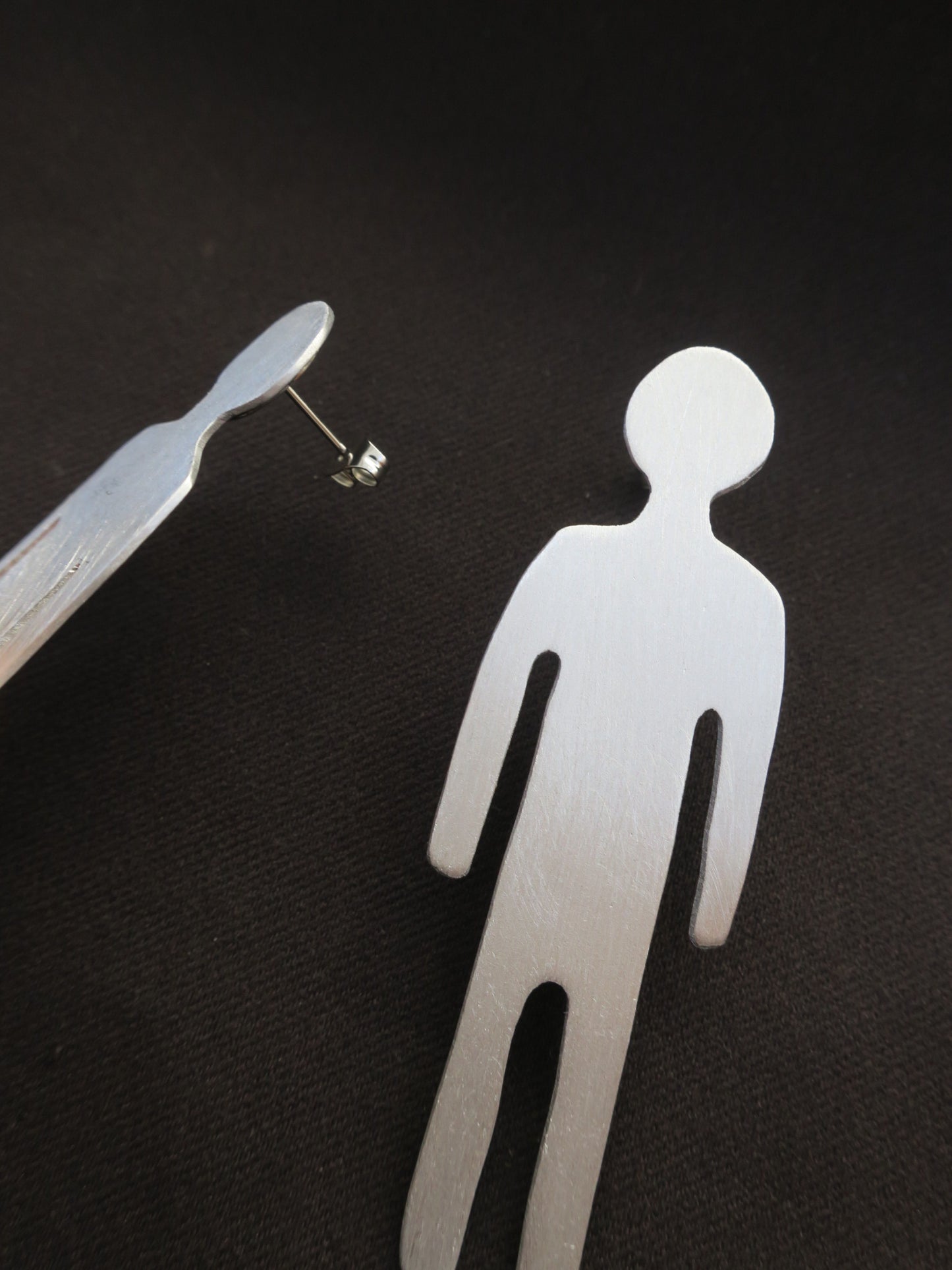 Les hommes - Boucles d'oreilles artisanales longues en aluminium brossé