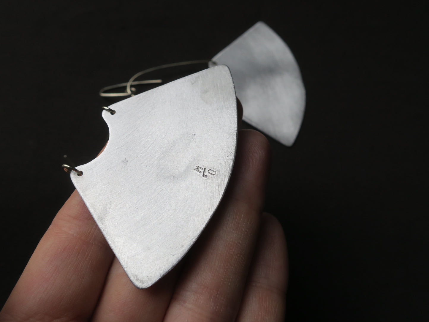 Les grandes Aztèques - Boucles d’oreilles artisanales en aluminium et argent 925.