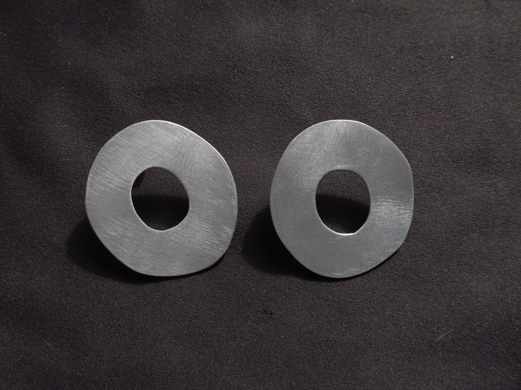 Les Anneaux - Boucles d'oreilles artisanales en aluminium