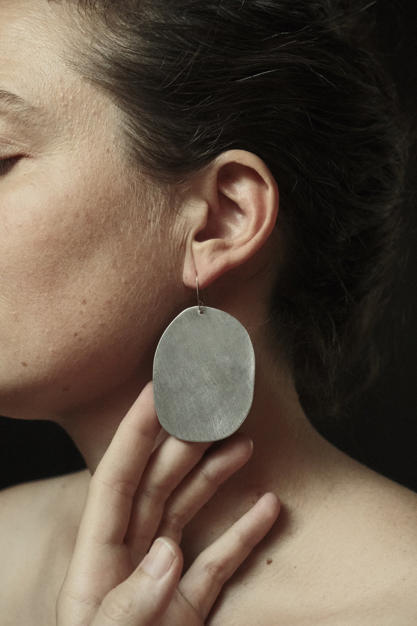 Les soleils (taille M) - Boucles d’oreilles artisanales en aluminium brossé.