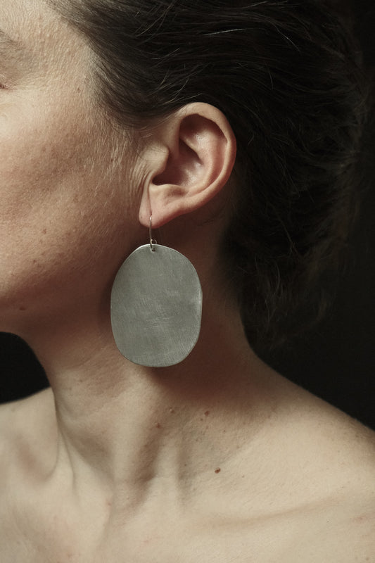 Les soleils (taille M) - Boucles d’oreilles artisanales en aluminium brossé.