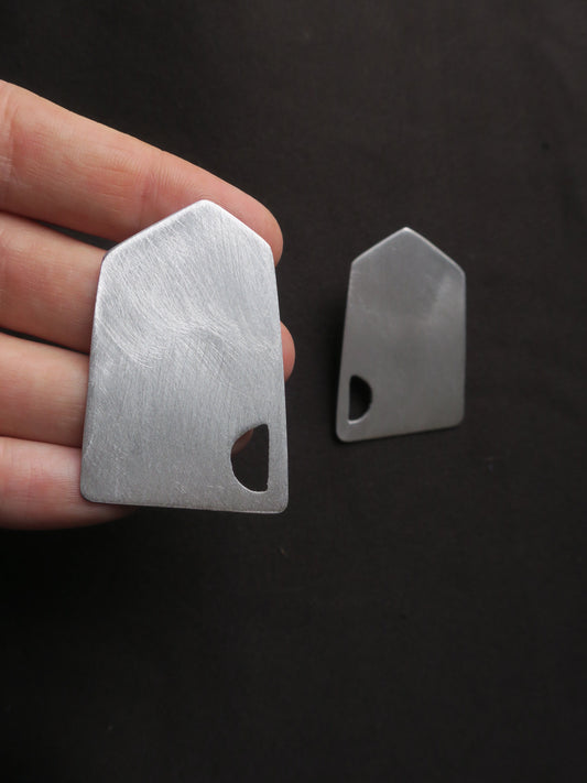 Les maisons - Boucles d’oreilles artisanales en aluminium.
