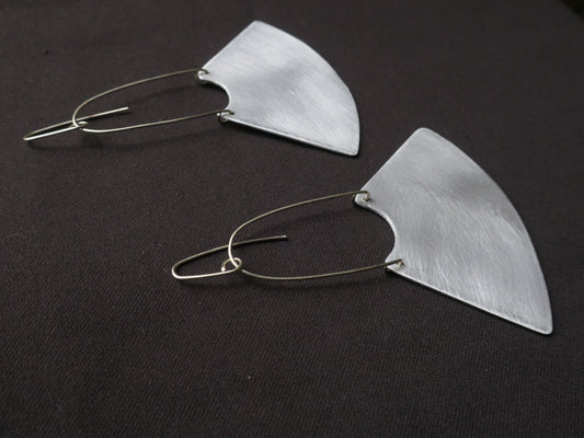 Les grandes Aztèques - Boucles d’oreilles artisanales en aluminium et argent 925.